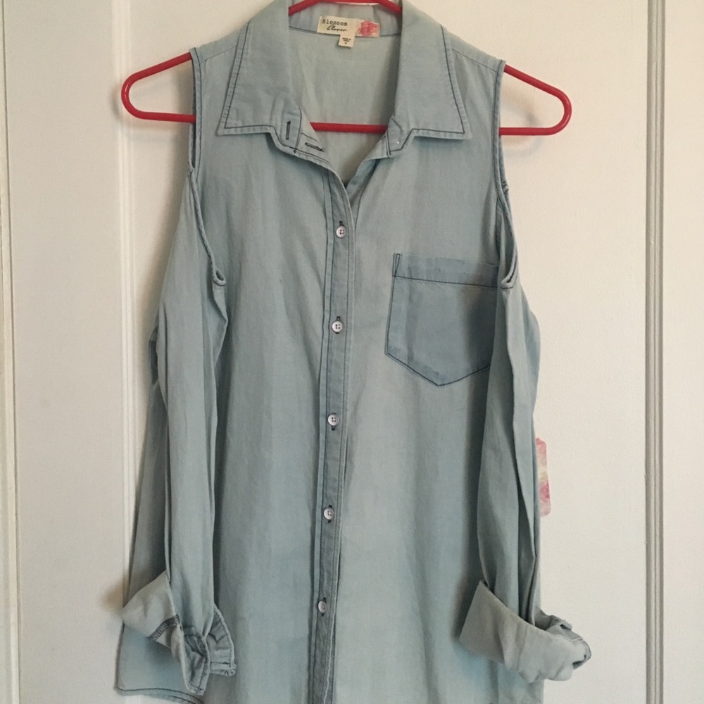 Cold shoulder chambray